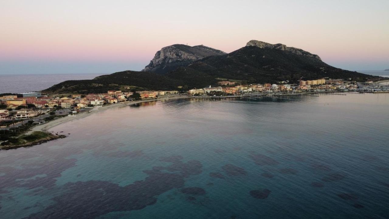 Beach House Rebe Golfo Aranci Eksteriør billede